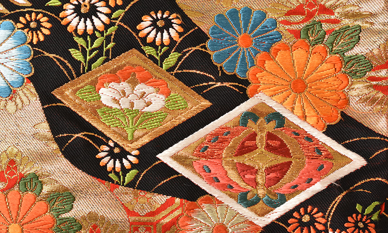 打掛(黒地・金箔に鶴)