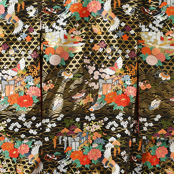 打掛(黒地・蛇籠文に御所車)