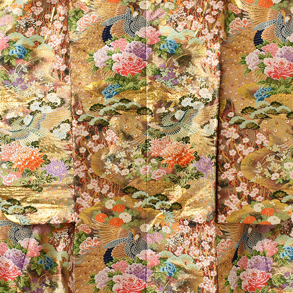 打掛(いぶし金地・吉祥模様)