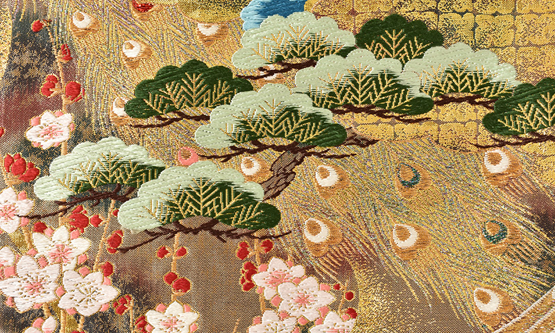 打掛(いぶし金地・吉祥模様)