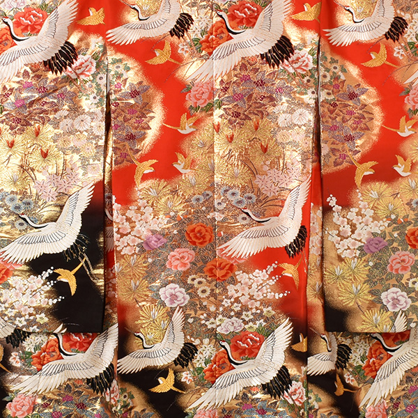 打掛(赤と黒地・鶴)