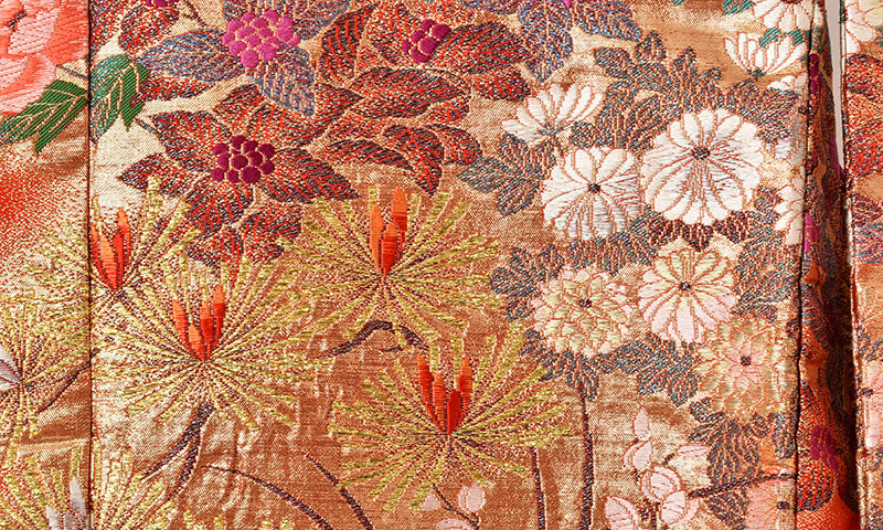 打掛(赤と黒地・鶴)