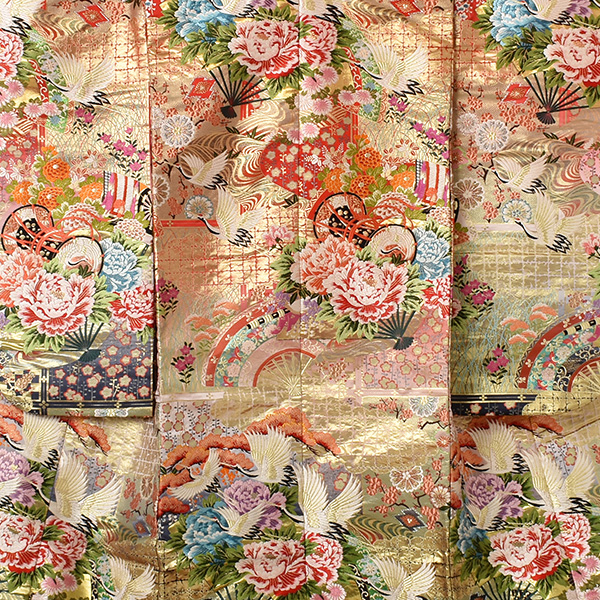 打掛(赤金地・花々と鼓)