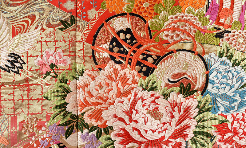 打掛(赤金地・花々と鼓)