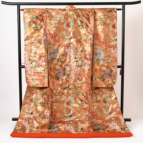 打掛(ピンクに金地・吉祥模様)