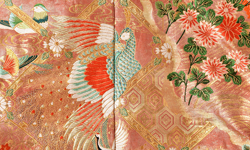 打掛(ピンクに金地・吉祥模様)