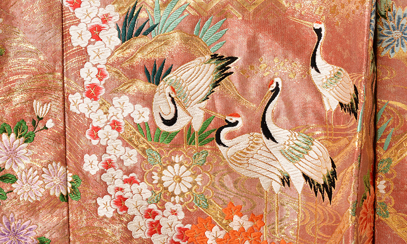 打掛(ピンクに金地・吉祥模様)