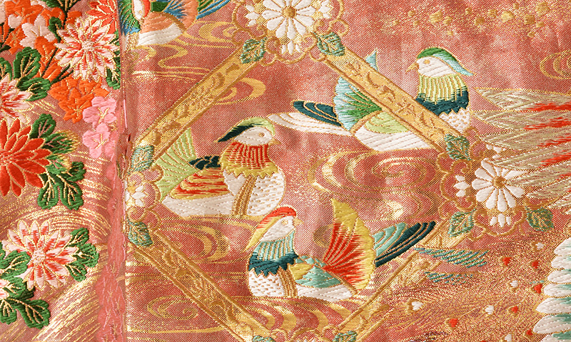 打掛(ピンクに金地・吉祥模様)