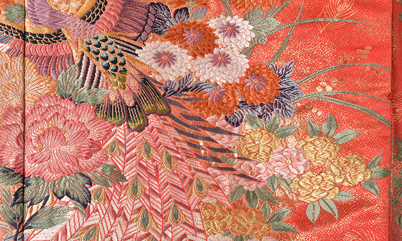 打掛(赤と紫のボカシ地・孔雀)