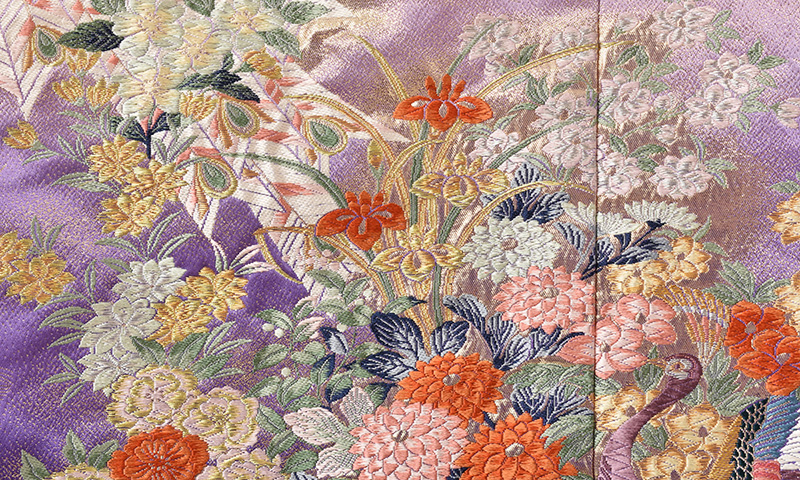 打掛(赤と紫のボカシ地・孔雀)