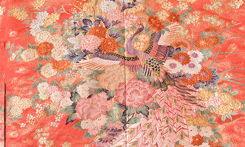 打掛(赤と紫のボカシ地・孔雀)