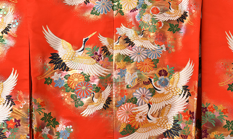 打掛(赤地・花々に鶴)