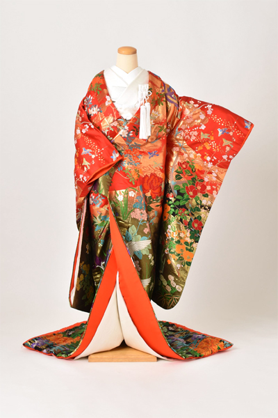 打掛(赤、金、黒地・孔雀)