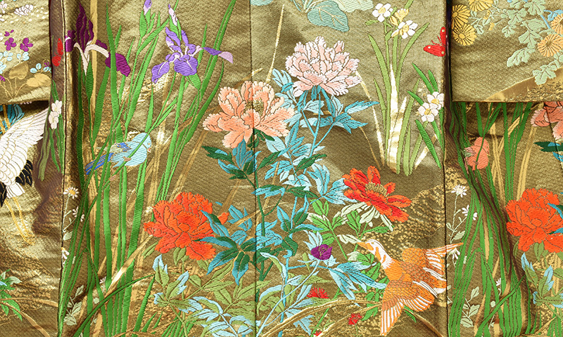 打掛(赤、金、黒地・孔雀)