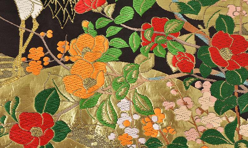 打掛(赤、金、黒地・孔雀)