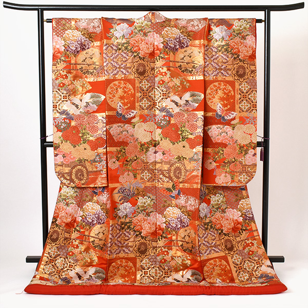 打掛(朱赤地・格天井に花)