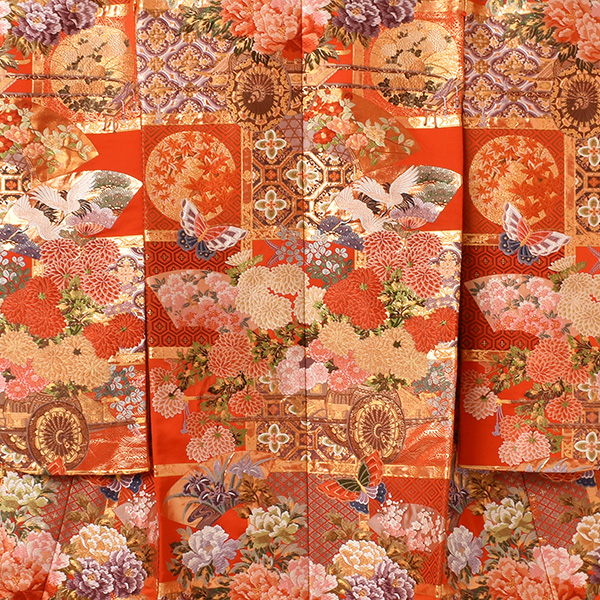 打掛(朱赤地・格天井に花)