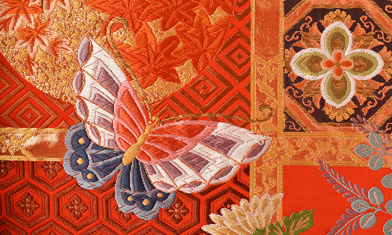 打掛(朱赤地・格天井に花)