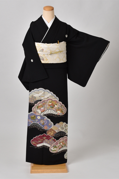 黒留袖（松に吉祥文様）