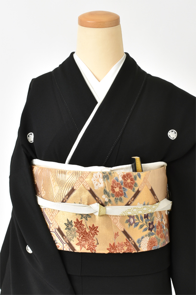 黒留袖(金箔と宮中の催し)