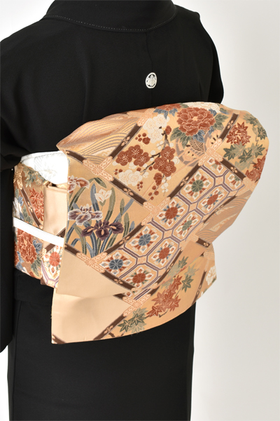 黒留袖(金箔と宮中の催し)