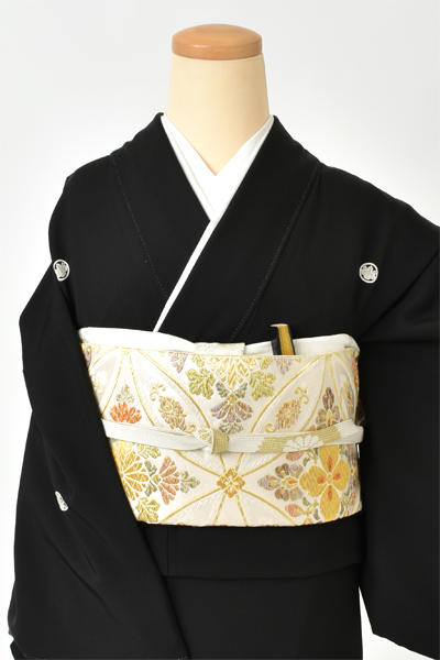 黒留袖(雲型に亀甲と松竹梅)