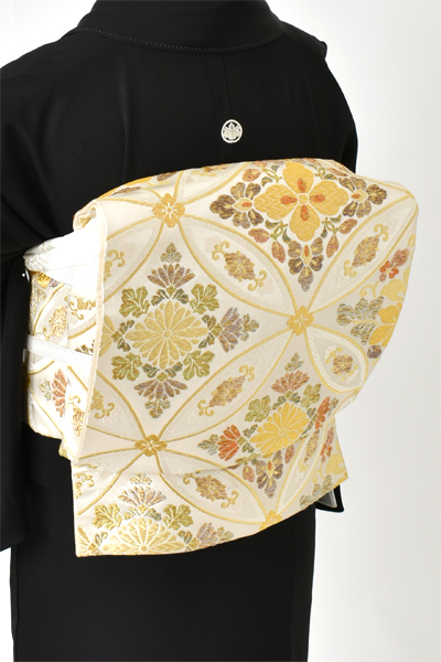 黒留袖(雲型に亀甲と松竹梅)