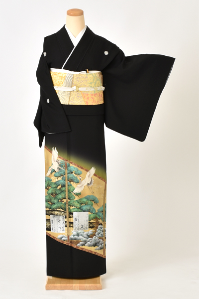 黒留袖(金屏風に老松、鶴)