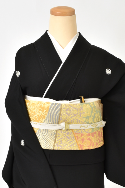 黒留袖(金屏風に老松、鶴)