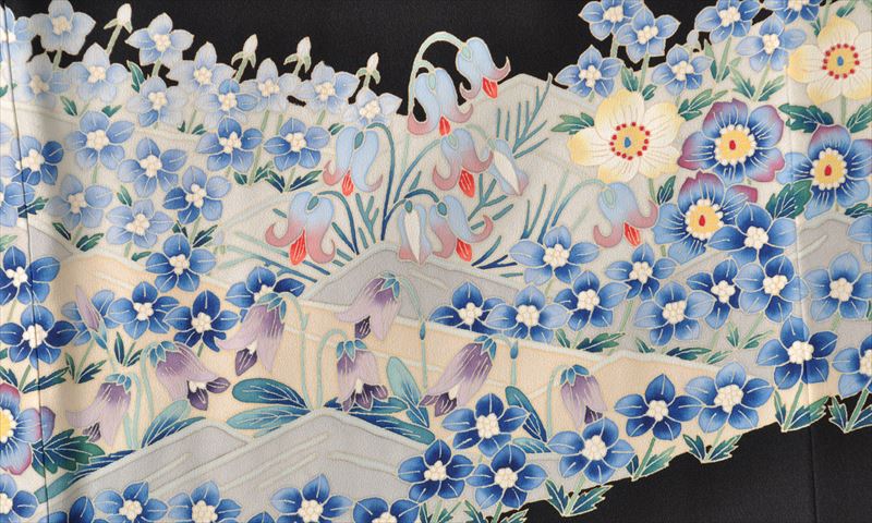 黒留袖(四季草花に青い鳥)