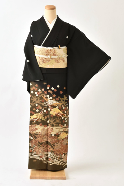 黒留袖〈稲束・松〉