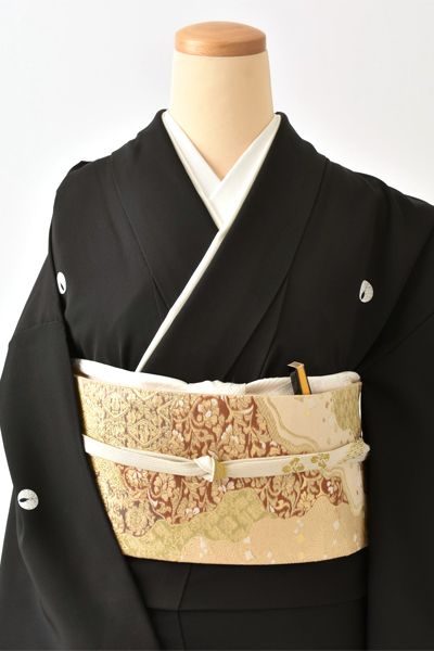 黒留袖〈稲束・松〉