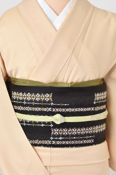 単衣訪問着[クリーム地・墨色山型カット]