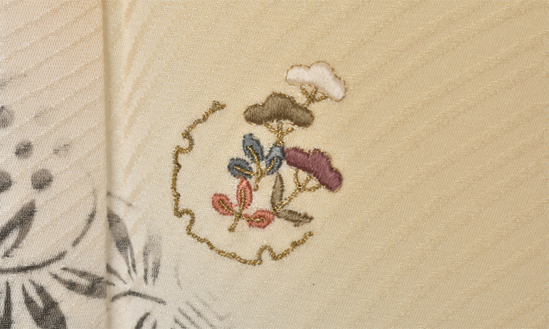 単衣訪問着[クリーム地・墨色山型カット]