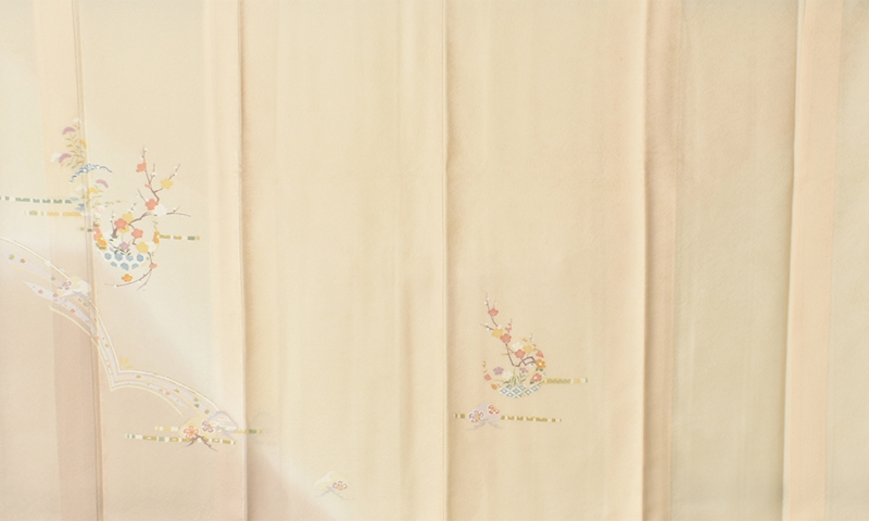 単衣訪問着[淡いクリーム地・横笛風の柄]