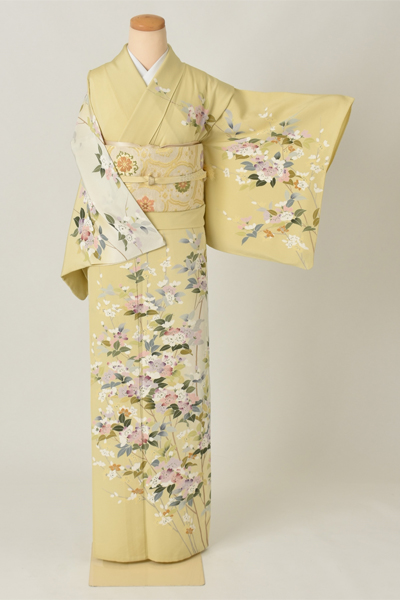 単衣訪問着[淡いきはだ色地・花々]