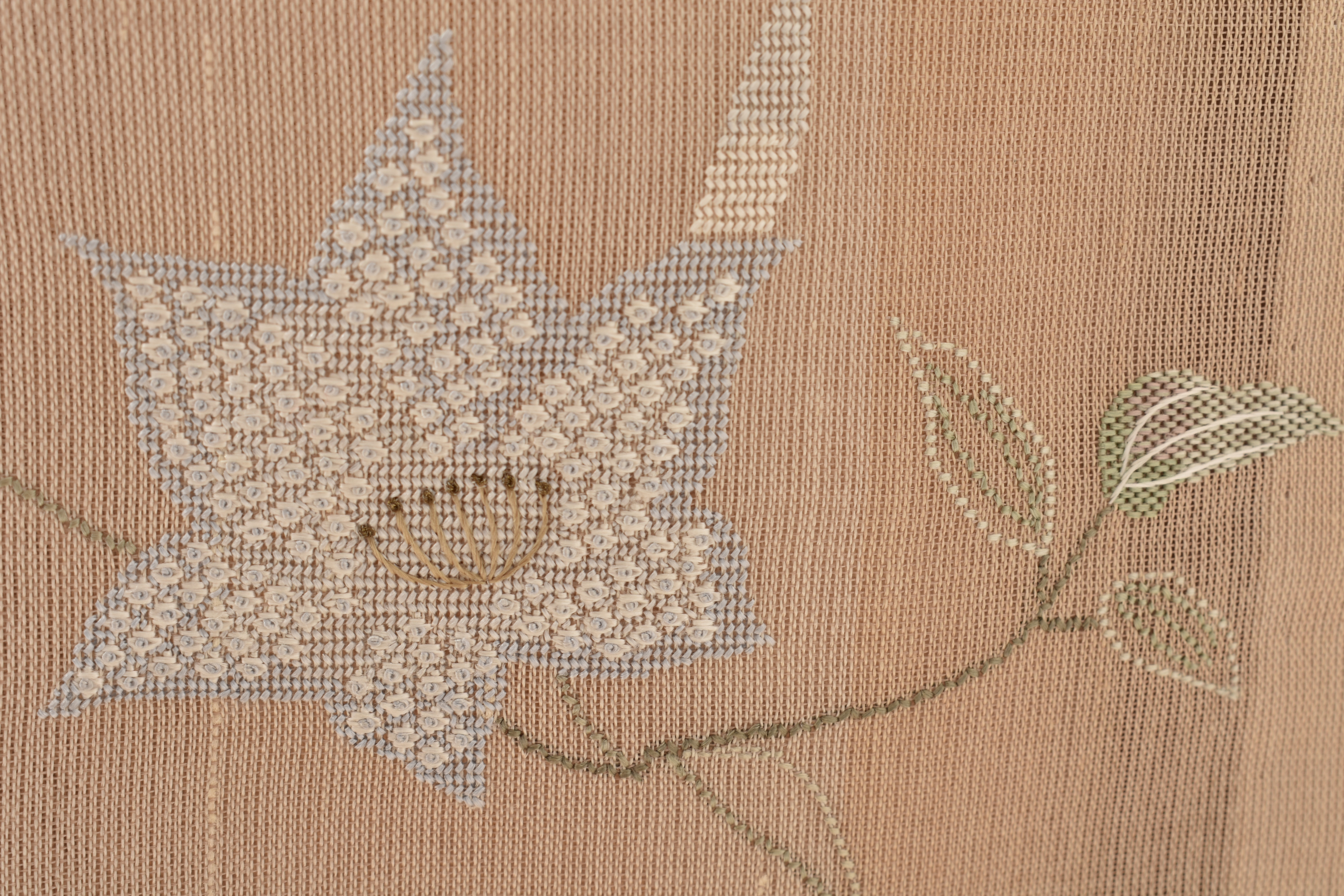 夏物＿絹芭蕉布〈薄茶・鉄線〉