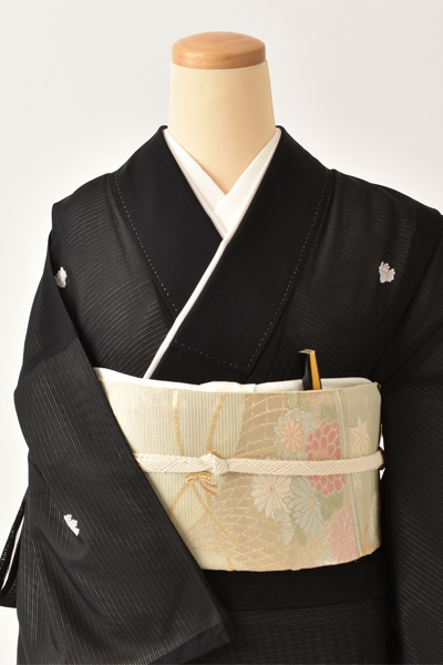 夏物_絽黒留袖〈菊・雪輪取り〉