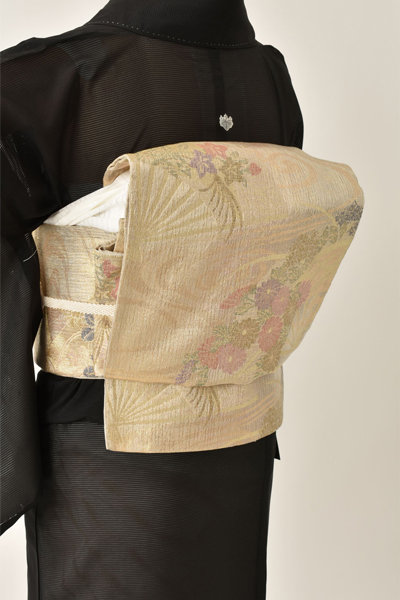 夏物_絽黒留袖〈御所車・五葉松〉