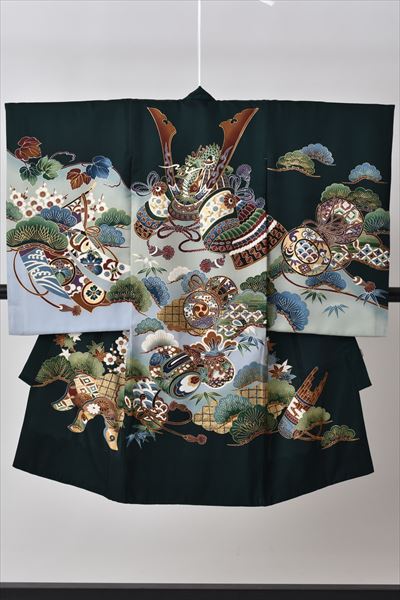 お宮参り(モスグリーン地・兜とつづみ)