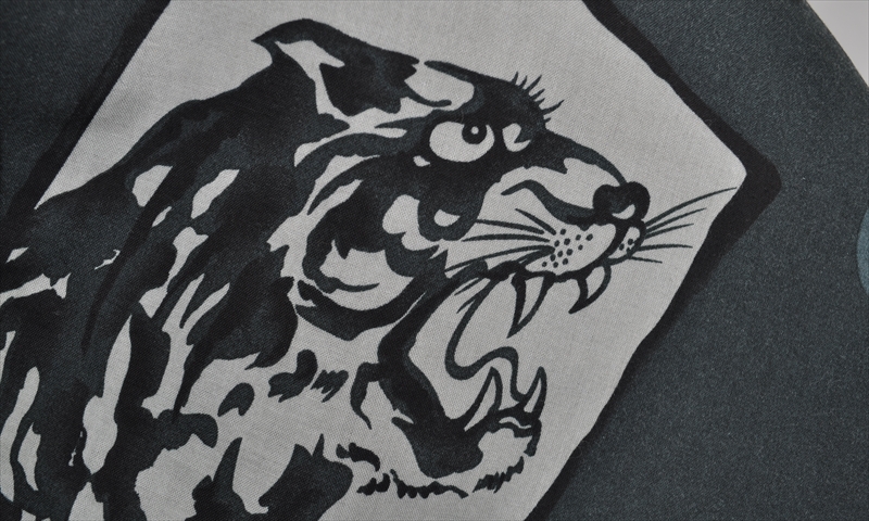 浴衣[166-174cm・緑がかった黒地]