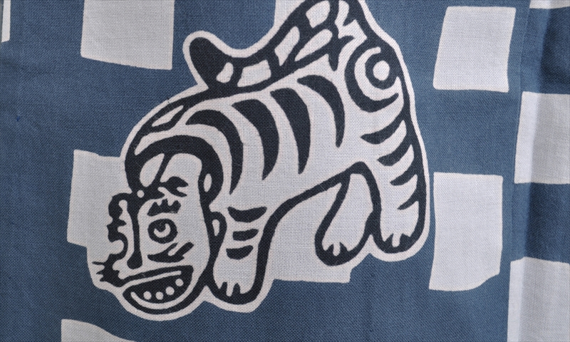 浴衣[167-175cm・白地・紺の格子、張り子の虎]