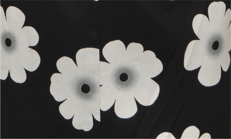 浴衣[黒地・白い花]