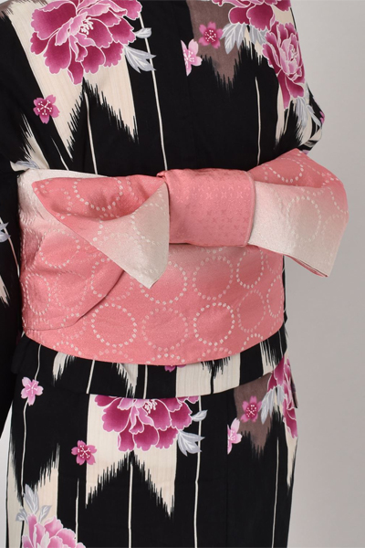 浴衣[牡丹と矢羽根]