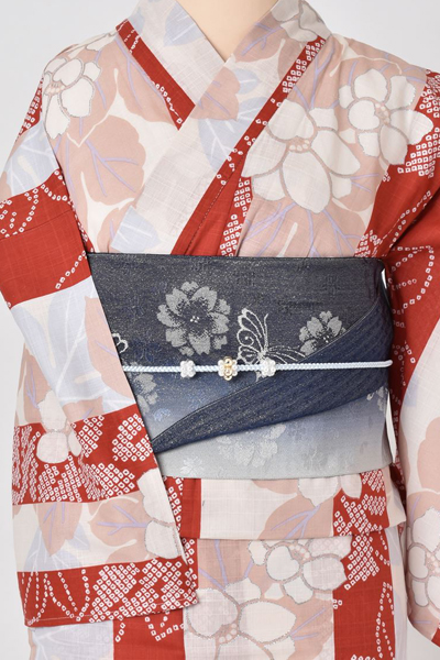 浴衣［赤基調に濃淡と花］