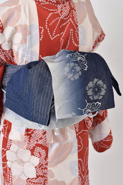 浴衣［赤基調に濃淡と花］