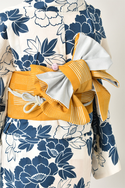 浴衣[白地に牡丹]