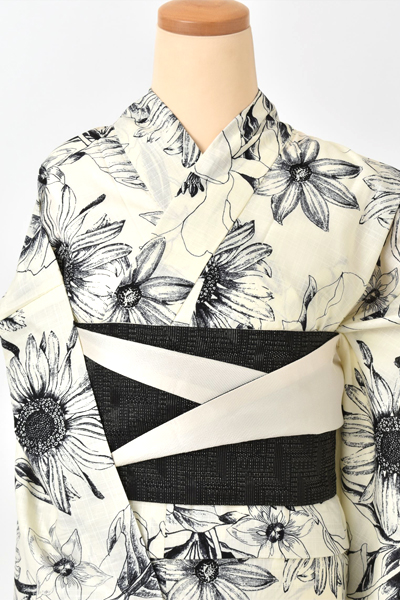 浴衣[白×黒・花々]