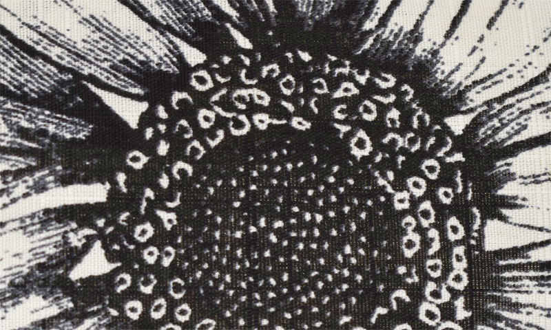 浴衣[白×黒・花々]