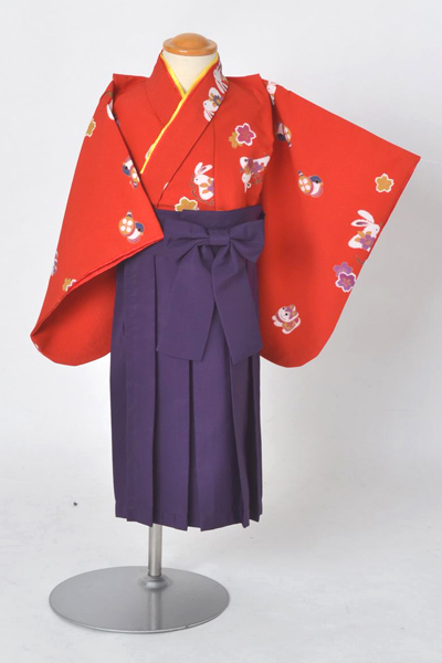 二才女児袴セット（赤地兎小紋に紺の袴）